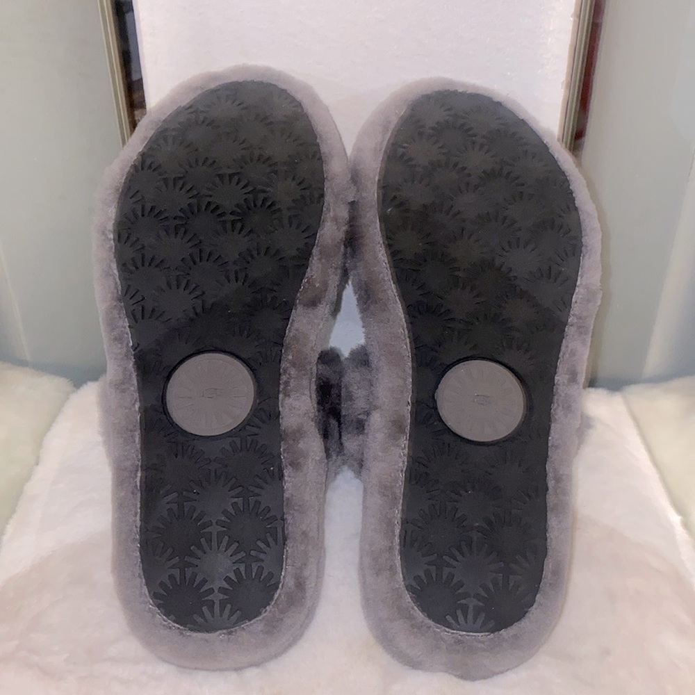 UGG Fuzz Yeah Slides - Picture 5 of 8